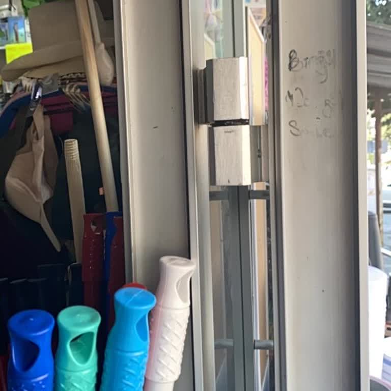 Nehan AVM'de Bozuk ve Çalışmayan Kapıların Satılması