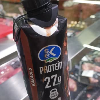 Migros Makromarket Şubesinde Hasarlı Süt Kutusu Sebebiyle Tişörtüm Zarar Gördü