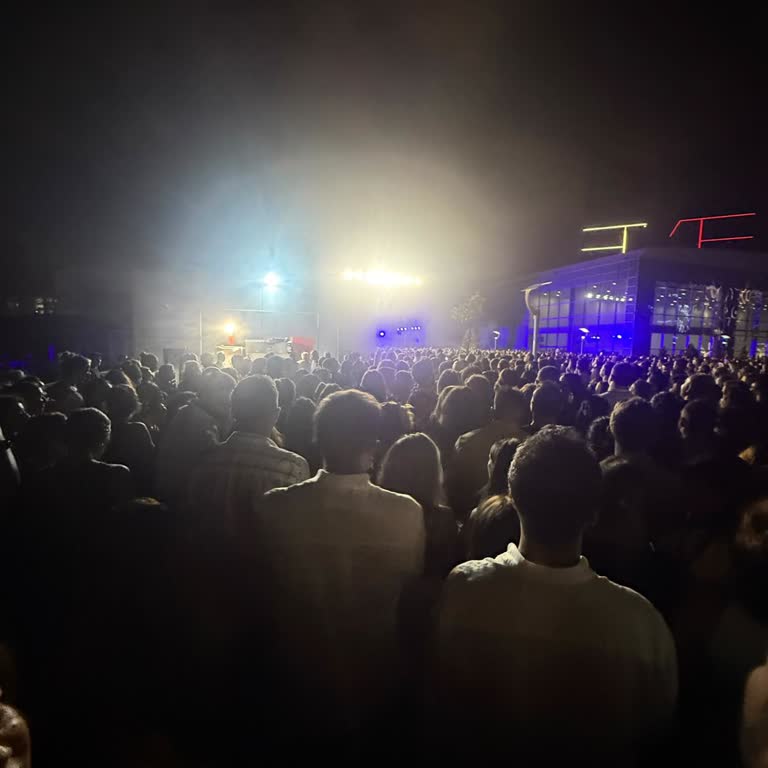 Aşırı Kapasiteli Ve Güvensiz Konserde Görüş İmkanı Yok, 5.000 TL İade Talebi