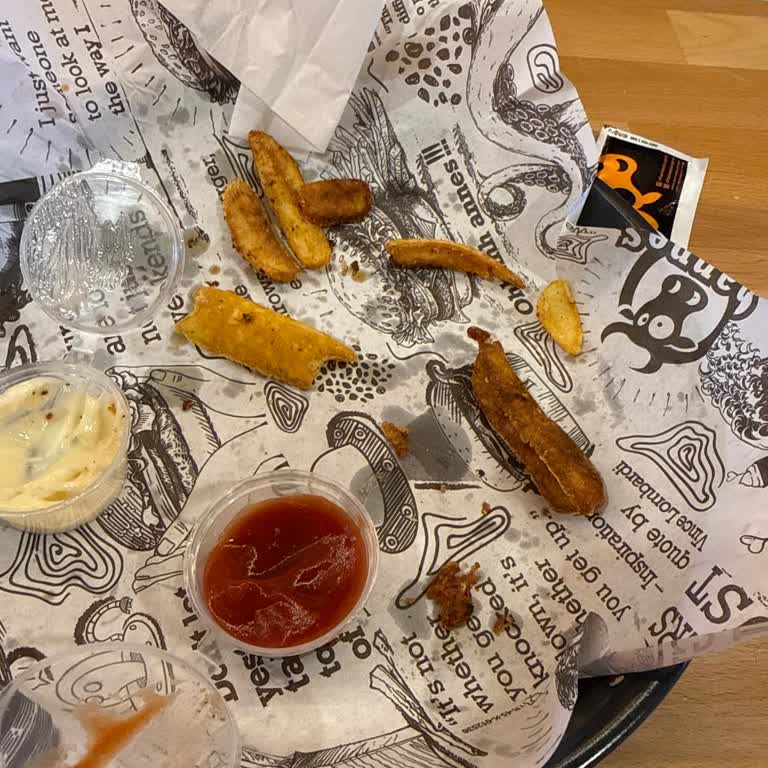 Ohannes Burger İzmir Şubesinde Uzun Bekleme, Sıcak İçecek Ve Yanmış Patates Sorunu