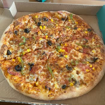 Vaat Edilen Kaliteye Uymayan Pizza Ve Çikolatalı Lazza
