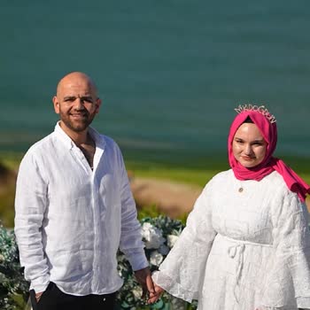 Doğum Günü Çekiminde Gözleri Kapalı Fotoğraflar Ve Samimiyetsiz Yaklaşım