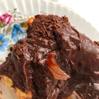 Tatbak Gıda Profiterolde Cam Parçası Çıktı, Dil Kesildi Ve Sağlık Riski