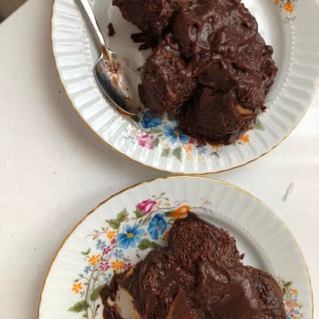 Tatbak Gıda Profiterolde Cam Parçası Çıktı, Dil Kesildi Ve Sağlık Riski