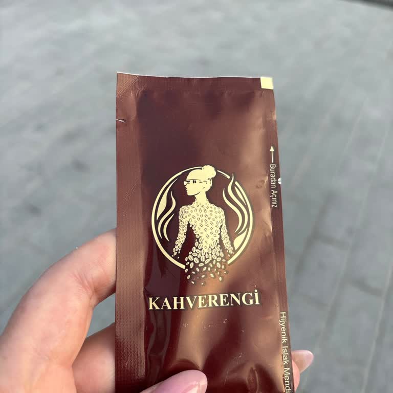 Kahverengi Coffee Shop Kendimi Hem Mağdur Hem De Değersiz Hissettim.