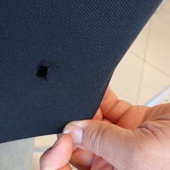 İzmir Aliağa’da Köfteci Yusuf’ta Metal Çapak Tişörtümü Yırttı