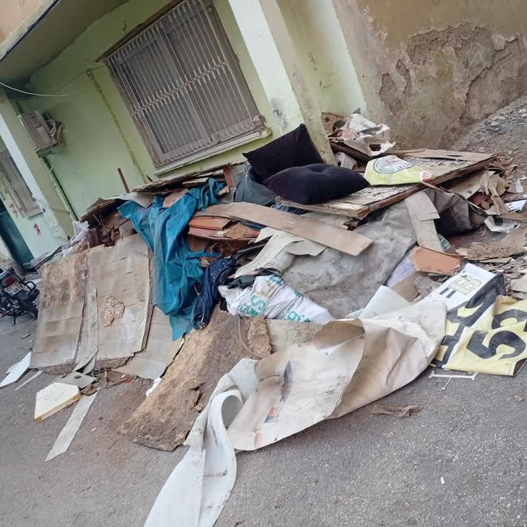 Adana Seyhan'da Çöp Ve Moloz Yığınına Acil Müdahale Talebi