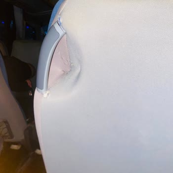 Eski Ve Sıkışık Otobüste Sigara Kokusu Ve Konforsuz Seyahat