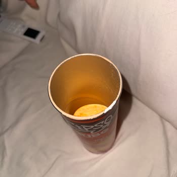 Yarım Dolu Cips Kutusu Hayal Kırıklığı