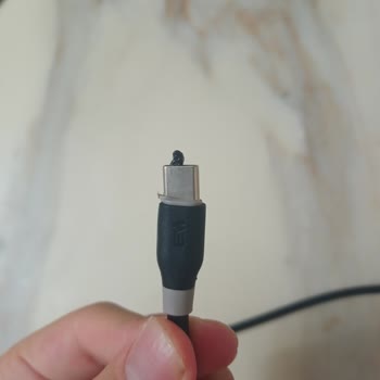 Şarj Kablosundan Duman Çıktı, Telefon Soketi Eritildi, Ürün İadesi Ve Hasar Tazmini Talebi