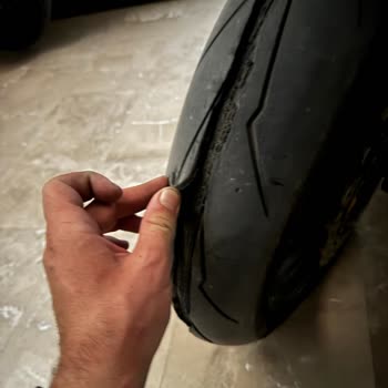 Pirelli Ön Lastiği Karkastan Ayrılarak Hayati Tehlike Ve Maddi Zarar Yarattı