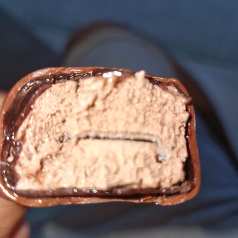Çağrı Market'ten Alınan Magnum Mini Dondurması Kristalleşmiş