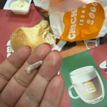 Burger King Sandviçinde Keskin Kemik Parçası: Gıda Güvenliği İhlali