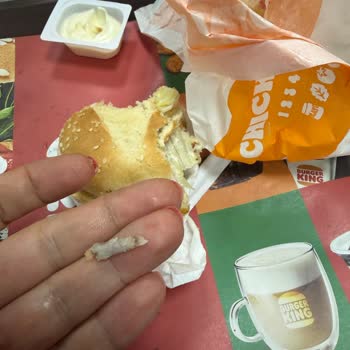 Burger King Sandviçinde Keskin Kemik Parçası: Gıda Güvenliği İhlali