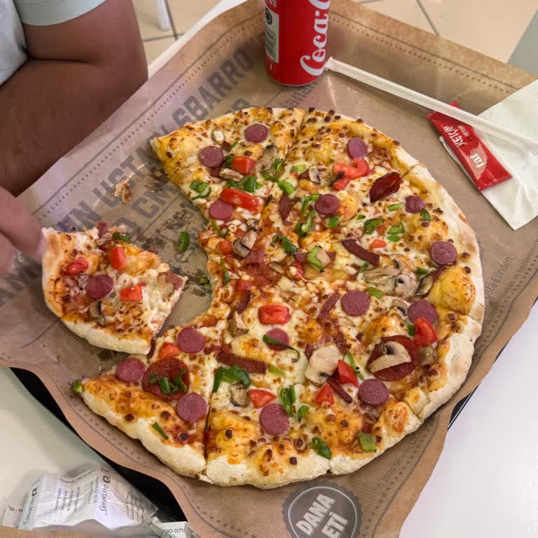 Bol Etli Pizza Söz Verildiği Gibi Gelmedi, Çalışanların Saygısız Tutumu