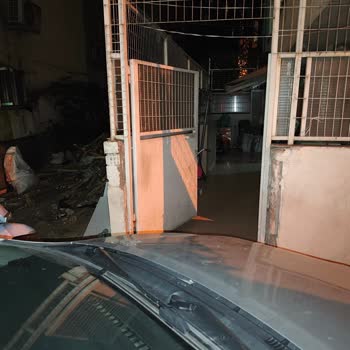 Esenler 358 Sokakta Kaldırıma Park Eden Araçlar Engellileri Tehdit Ediyor