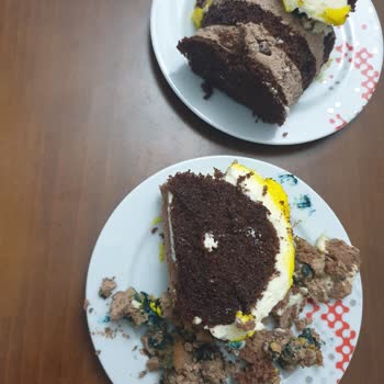 Bayat Ve Özensiz Paketlenmiş Doğum Günü Pastası İçin İade Talebi