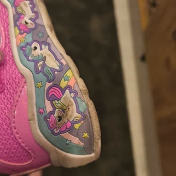 Skechers Çocuk Ayakkabısında 1 Hafta Sonra Aşırı Soyulma Ve Deformasyon