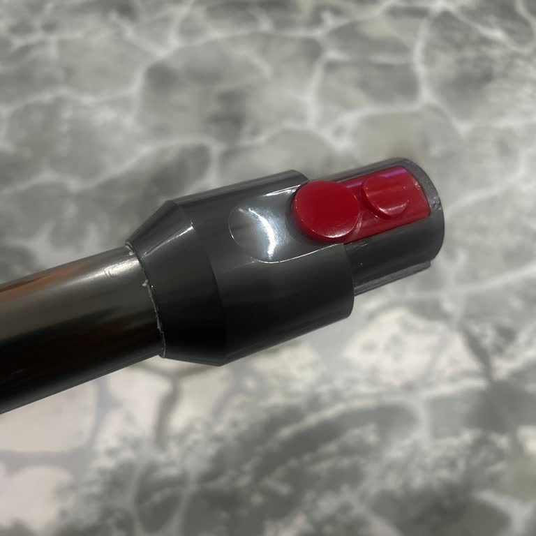 Dyson V12 Süpürge Boru Bağlantısının Tekrarlanan Kırılması Ve Yüksek Fiyat Şikayeti