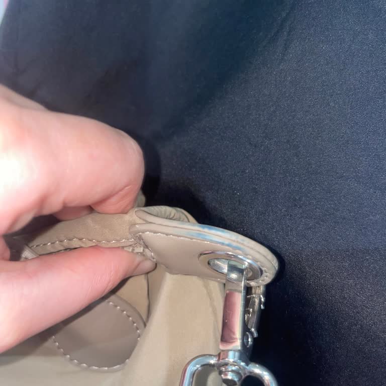Marmara Park Pull & Bear Mağazasından Satın Alınan Çantada Erken Deformasyon Ve Boya Dökülmesi