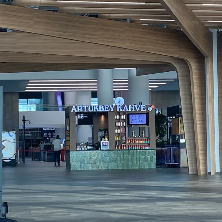 Çukurova Havalimanı Artukbey Kahve Şubesinde Personel Yokluğu Müşteriyi Mağdur Etti