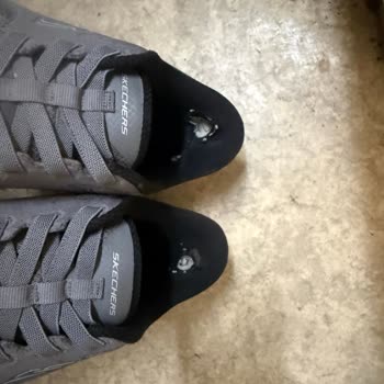 Skechers Air Envoy Ayakkabısının İç Yırtılması Ve Kokusuna Üretim Hatası Kabulü Talebi