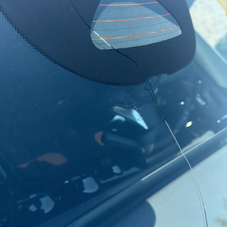 Garantili Ön Cam Çatlağı İçin Mercedes’ten Hızlı Ve Ücretsiz Değişim Talebi