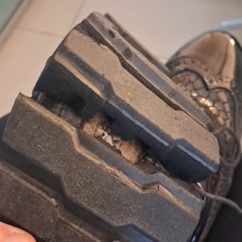 Dolap'ta Otomatik Onayla Gelen Hasarlı Ve İlanla Uyuşmayan Ayakkabı