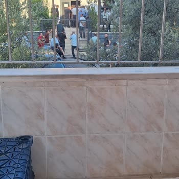 Sürekli Düğün Ve Cenaze Seslerinden Yorgun, Taziye Evini Başka Bir Yere Taşıyın