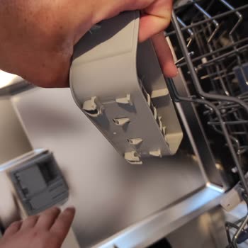 Satın Aldığım Yeni Bulaşık Makinesinde Kırık Parçalar Ve Hasarlı Kapak, İade Süreci Uzun