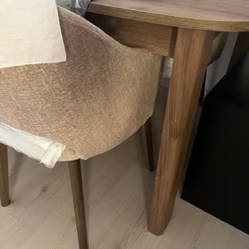 Sento Yemek Odası Takımında Renk Uyumsuzluğu Ve Yanlış Sandalyeler