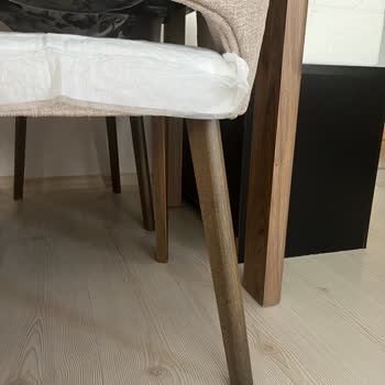 Sento Yemek Odası Takımında Renk Uyumsuzluğu Ve Yanlış Sandalyeler