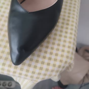FLO Stiletto Ayakkabısında Tek Kullanımda Burun Çatladı; Değişim Reddedildi