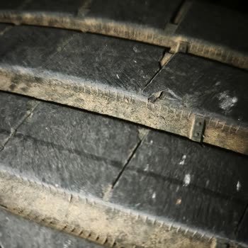 Yeni Ford Courier’ımda Hankook Lastiklerinde Çatlak Ve Soyulma, Ücretsiz Değişim Talebi
