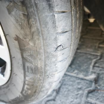 Yeni Ford Courier’ımda Hankook Lastiklerinde Çatlak Ve Soyulma, Ücretsiz Değişim Talebi