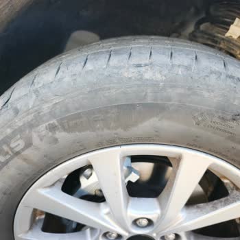 Yeni Ford Courier’ımda Hankook Lastiklerinde Çatlak Ve Soyulma, Ücretsiz Değişim Talebi