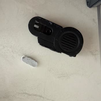 Philips 8000 Süpürge Çekim Gücü Düşerken Küçük Parça Kırıldı, Yetkili Tam Başlık Değişimi Dayattı