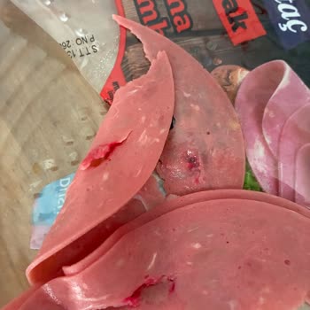 Aytaç Jambon Ürününde Renk Lekeleri Ve Hijyen Sorunu
