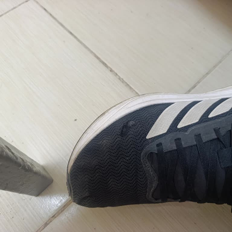 Van In Street Mağazasında Adidas Ayakkabısının Kısa Sürede Yan Yırtılmaları Reddedildi