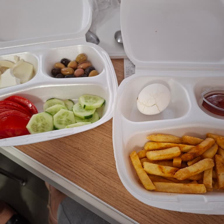GetirYemek Sipariş Zamanında Gelmedi Ve Ürün Görünümü Yanıltıcı