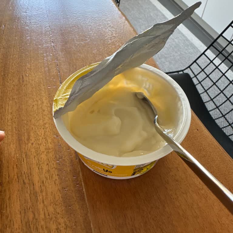 Migros’ta Bozulmuş Yoğurt Boğazı Yakıyor Ve Zehirlenme Korkusu Yaratıyor