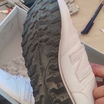 Yeni Satın Aldığım New Balance Ayakkabı Kullanılmış Ve Yanlış Kutuda Geldi