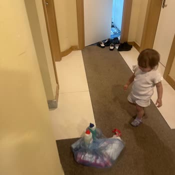 Temizlik Personelinin Gürültüsü Ve Güvensiz Ortam Nedeniyle Acil Oda Değişikliği Talebi