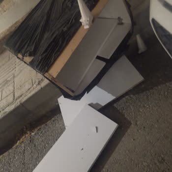 Kırılan Ve Teslim Edilmeyen Eşyaları Rehin Olarak Tutup Ek Ücret Talep Eden Taşıma Firması