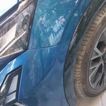 Renault Serviste Oluşan Sağ Dodik Hasarı ve Boya Ton Farkı