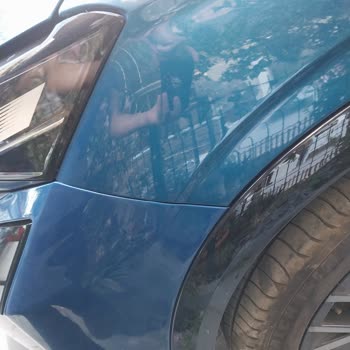 Renault Serviste Oluşan Sağ Dodik Hasarı ve Boya Ton Farkı