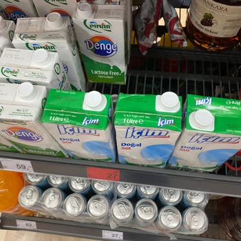 Raflarda Süresi Geçmiş İçim Sütleri