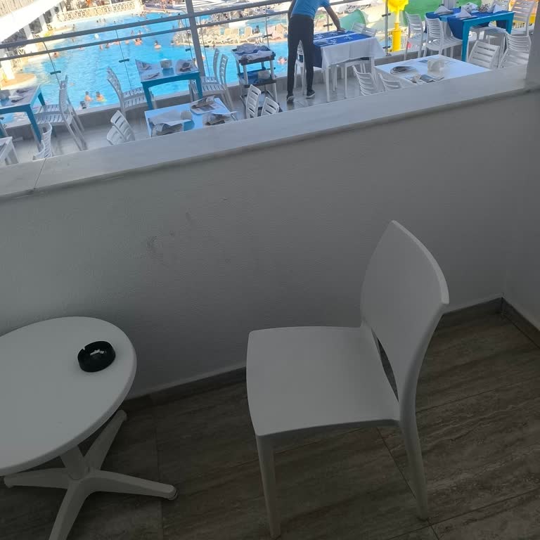 Restoran İçindeki Oda Ve Balkon Gözden Kaçtı, Çözüm Bekleniyor