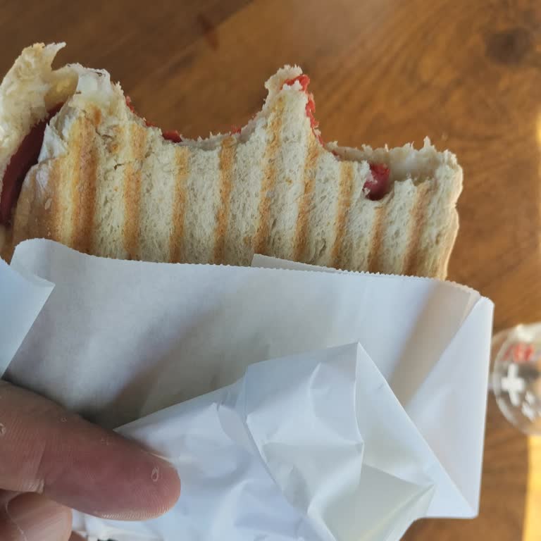 Opet Yarı Çiğ Tost ve 12 Dakikalık Bekleme Süreci Hizmet Kalitesini Sarstı