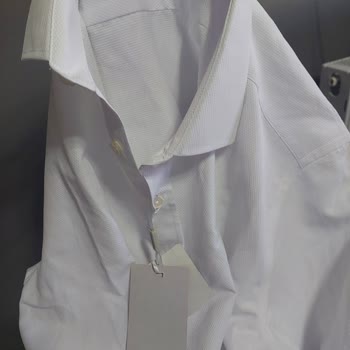 Defolu Gömlek Tekrar Gönderildi, Kötü Paketleme Ve Müşteri Hizmetine Ulaşılamıyor